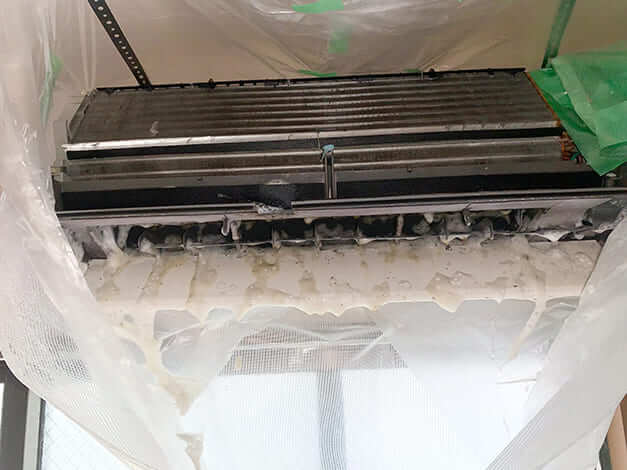 エアコンクリーニング-志茂-カビ取り洗剤噴霧